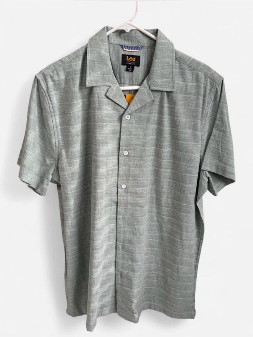 Lee Men’s Short Sleeve Button-Down Shirt in Light Sage